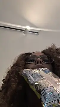 Snapshot of ninna_curly chatting on August 7, 2026, 3:01 am ninna curly online show from August 7, 2026, 3:01 am