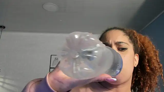 Snapshot of ninna_curly chatting on June 26, 2026, 3:23 am ninna curly online show from June 26, 2026, 3:23 am