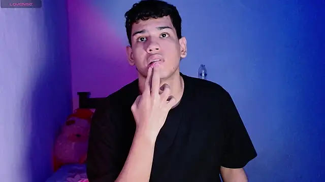 Snapshot of Santiago-Thompson chatting on March 16, 2026, 11:29 pm Santiago-Thompson online show from March 16, 2026, 11:29 pm