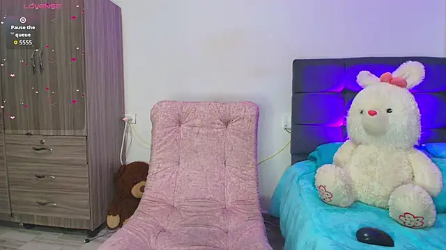Sophie Astor online show from June 16, 2026, 9:37 pm