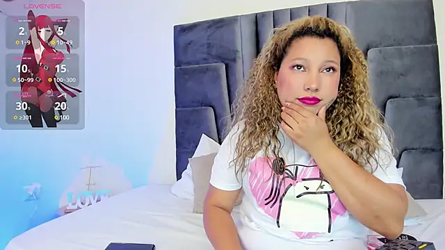 Snapshot of EvaQueen__ chatting on February 18, 2025, 7:19 pm EvaQueen online show from February 18, 2025, 7:19 pm