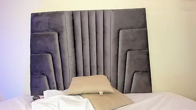 Snapshot of EvaQueen__ chatting on February 25, 2025, 11:59 pm EvaQueen online show from February 25, 2025, 11:59 pm