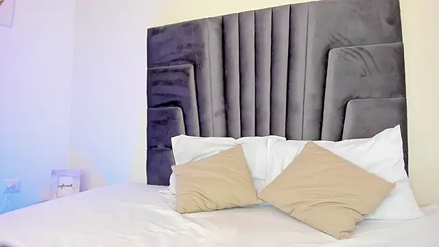 Snapshot of EvaQueen__ chatting on March 6, 2025, 7:43 pm EvaQueen online show from March 6, 2025, 7:43 pm