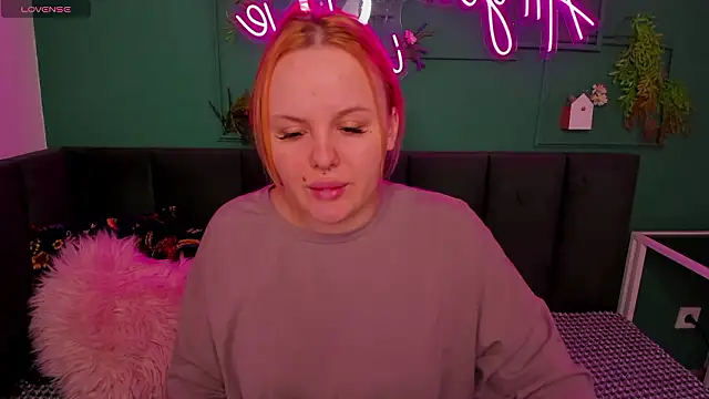 PamelaLloyd online show from February 3, 2026, 12:32 am