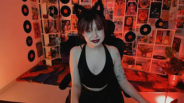 MisaPage online show from March 21, 2025, 9:01 pm