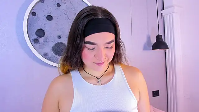 Shanntal  online show from January 6, 2026, 8:02 pm