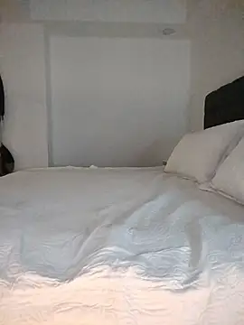 sofiaxox online show from June 25, 2026, 5:12 am