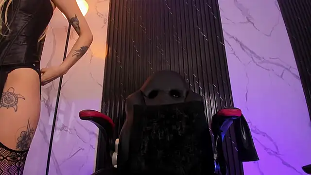 SadieManson  online show from March 7, 2025, 1:07 pm