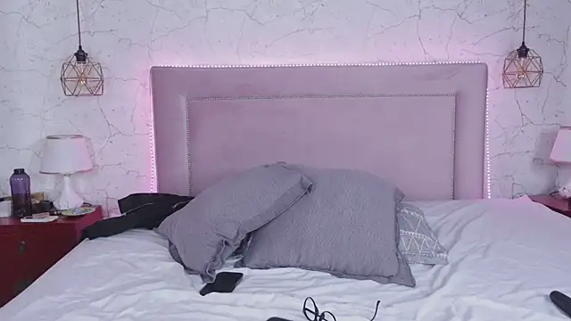 MillaBlis online show from March 19, 2025, 11:47 pm