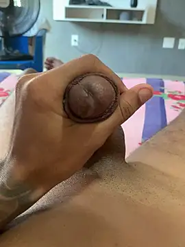 Snapshot of emitee7 chatting on February 14, 2026, 7:14 pm emitee7 online show from February 14, 2026, 7:14 pm