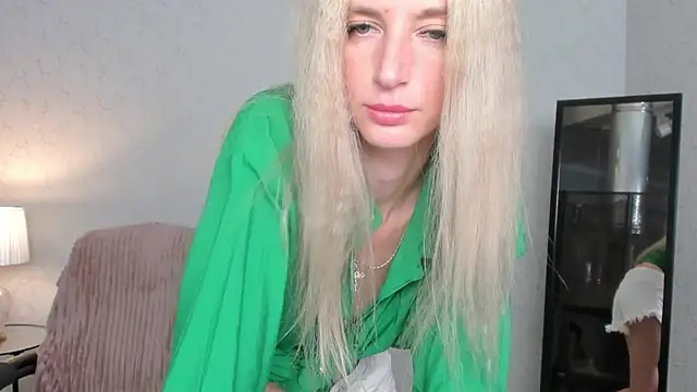 skinnyladyy online show from February 26, 2025, 8:17 am