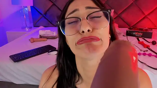 PamelaaPonce online show from June 23, 2026, 3:43 pm