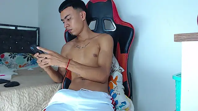 Snapshot of bruno_wild chatting on February 22, 2025, 9:04 pm bruno wild online show from February 22, 2025, 9:04 pm