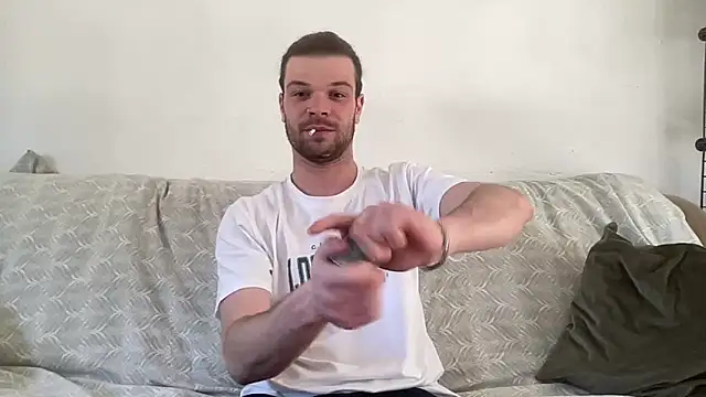 Snapshot of Kiffwahn chatting on March 22, 2026, 9:11 am Kiffwahn online show from March 22, 2026, 9:11 am