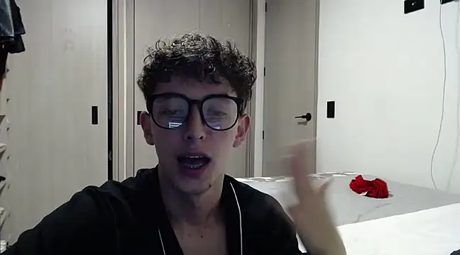 miketwink online show from March 17, 2025, 4:19 am