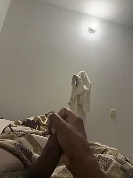 jhonnes  online show from October 6, 2025, 5:41 am