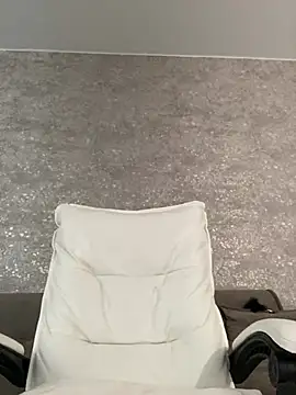 LillySquirtShot online show from April 22, 2026, 11:22 pm