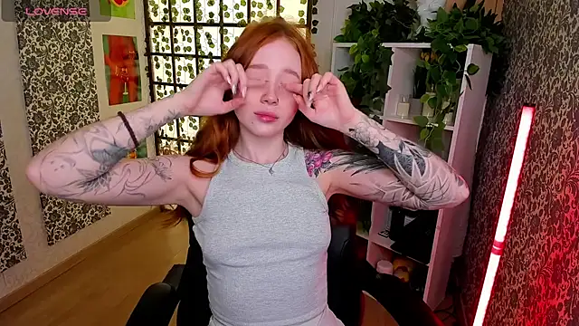 Maya Light online show from September 26, 2025, 2:07 am