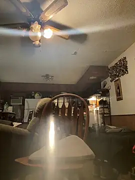 B3-Dindles online show from October 30, 2025, 6:38 pm