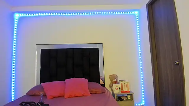 victoriacolin online show from March 4, 2025, 8:16 pm