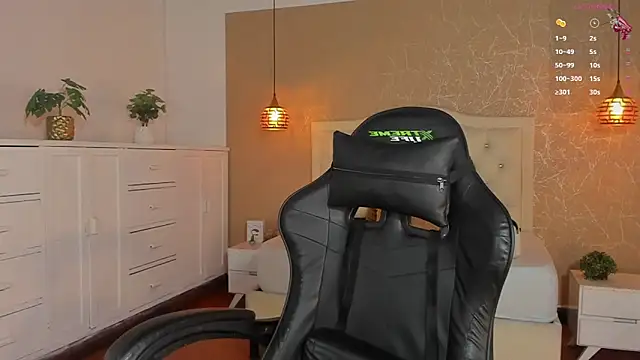 Hadley  online show from October 12, 2025, 2:24 am