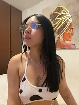 eileensophi online show from October 7, 2025, 3:07 am