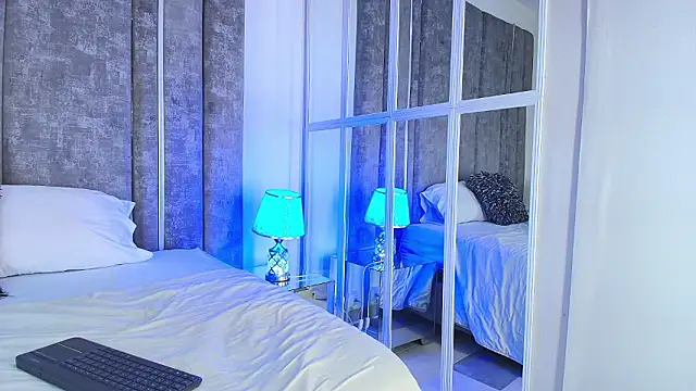 AliDiaz  online show from February 2, 2026, 8:41 pm