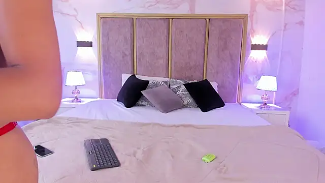 AliDiaz  online show from September 30, 2025, 7:31 pm