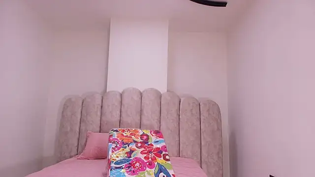 sharlott miller online show from December 3, 2025, 11:53 am