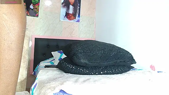 k stormi  online show from October 5, 2025, 2:35 am