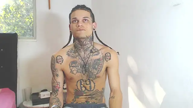 hot man05 online show from March 8, 2025, 8:35 pm