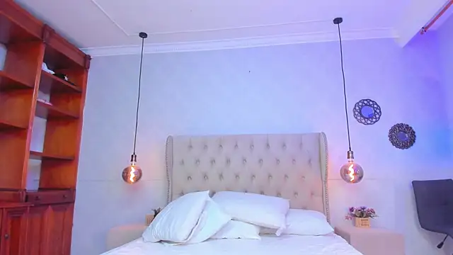 amanda29 online show from October 25, 2025, 7:14 pm