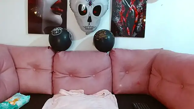 lunaember cs online show from October 15, 2025, 2:03 pm