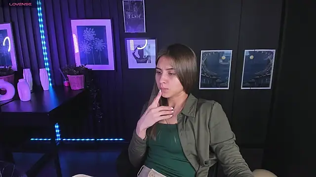 CharmBianca online show from February 21, 2025, 5:31 pm