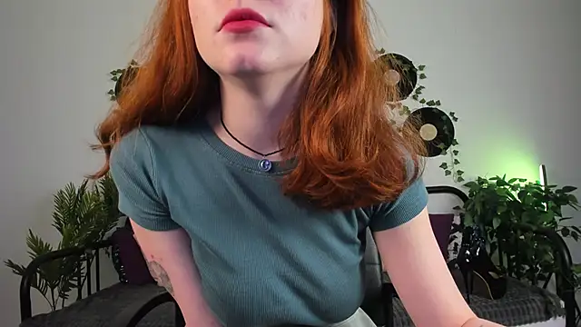 Snapshot of SophieOuld chatting on March 4, 2025, 6:26 am SophieOuld online show from March 4, 2025, 6:26 am