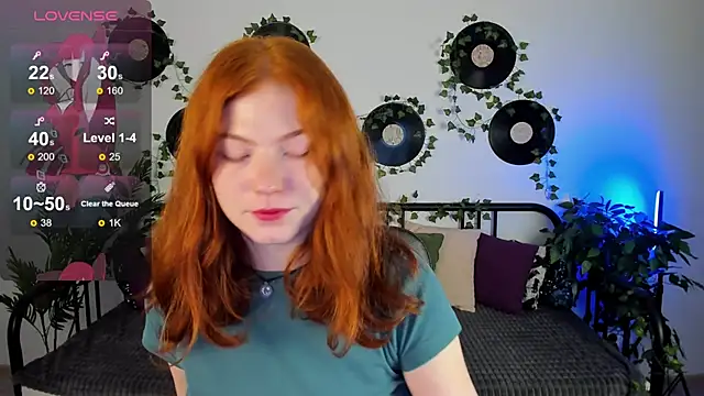 Snapshot of SophieOuld chatting on March 4, 2025, 3:22 am SophieOuld online show from March 4, 2025, 3:22 am