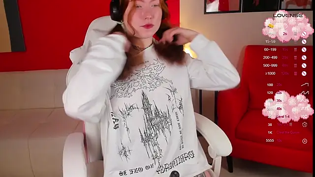 Snapshot of SophieOuld chatting on September 20, 2025, 2:38 am SophieOuld online show from September 20, 2025, 2:38 am