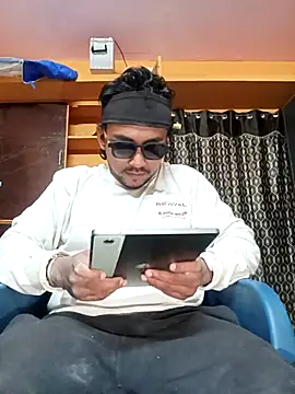 bigcock thick online show from June 30, 2026, 4:07 pm