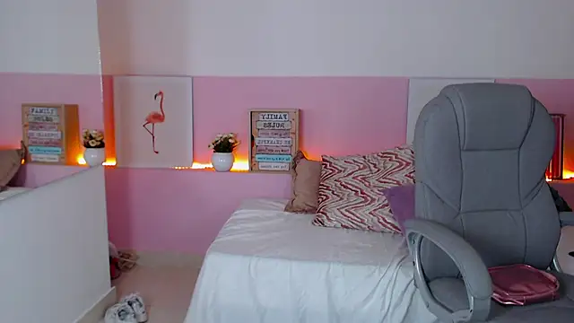 brendathompson  online show from February 22, 2025, 4:40 pm