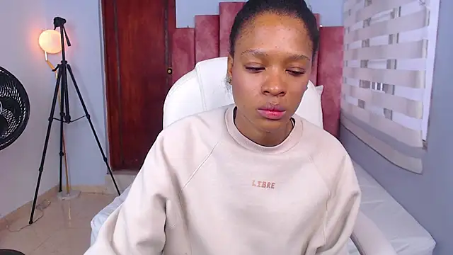 brendathompson  online show from March 3, 2025, 12:28 pm