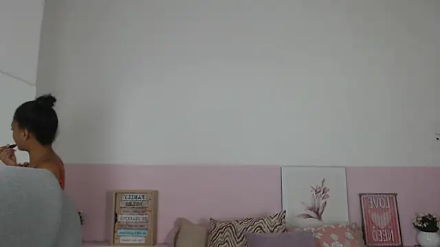 brendathompson  online show from February 17, 2025, 12:49 pm