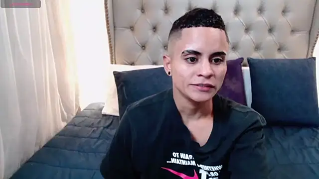 Liiamthompson online show from June 17, 2026, 7:24 pm
