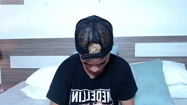 Liiamthompson online show from February 13, 2026, 10:54 pm