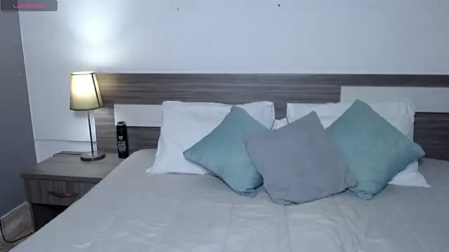 Liiamthompson online show from March 1, 2026, 7:03 pm