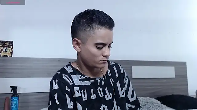 Liiamthompson online show from November 29, 2025, 9:59 pm