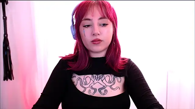 Snapshot of purplewitch chatting on March 18, 2026, 2:15 am purplewitch online show from March 18, 2026, 2:15 am