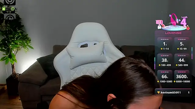 Anya-Ray online show from October 9, 2025, 1:11 pm