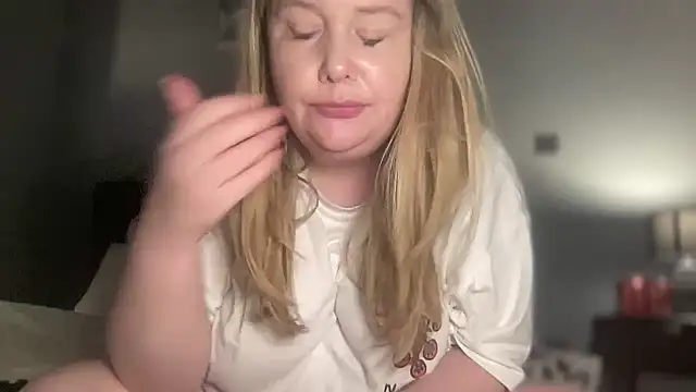 BustyHayleyUk online show from April 7, 2026, 1:35 pm