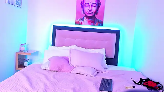 sophie moonnn online show from February 5, 2025, 11:39 pm