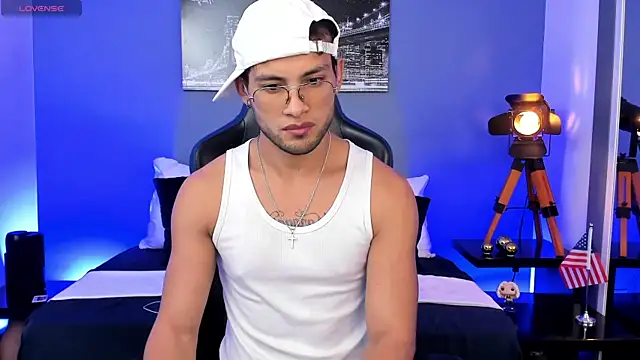 Max Conor1 online show from April 30, 2026, 3:02 am